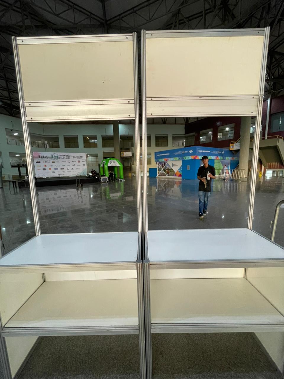 balcao-com-testeira-em-octanorm