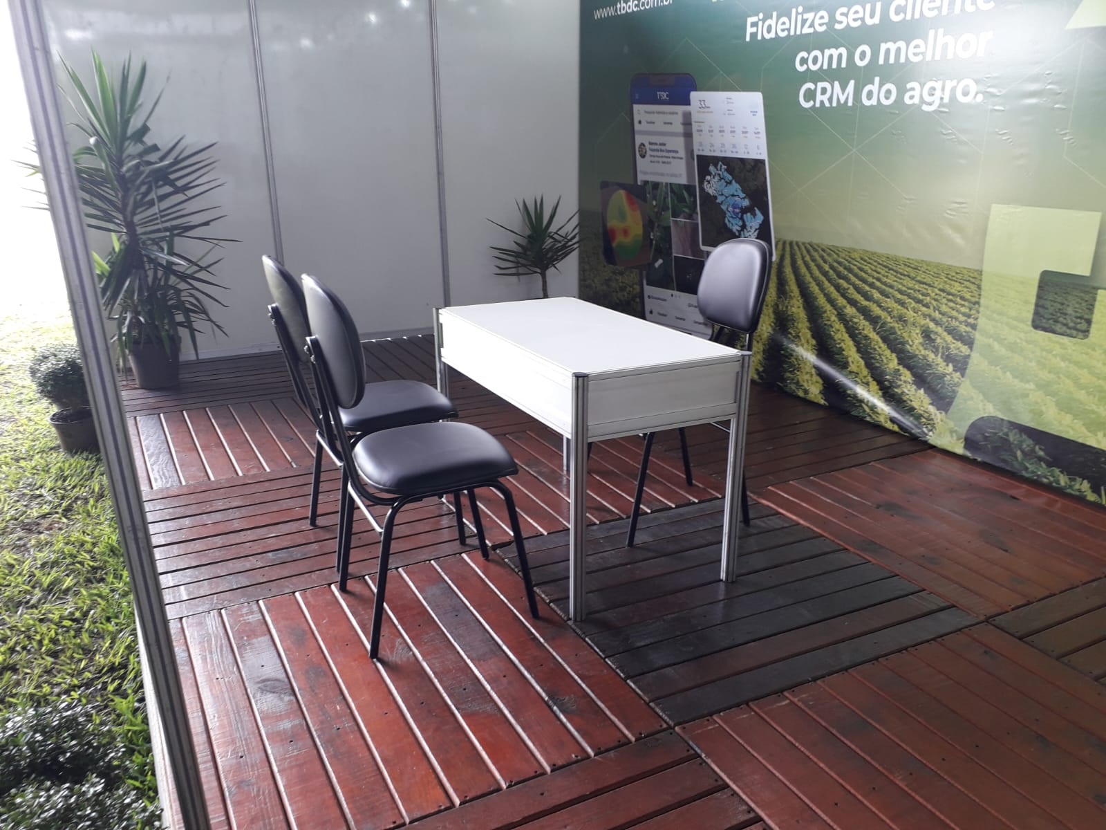 bancada-octanorm-e-cadeiras