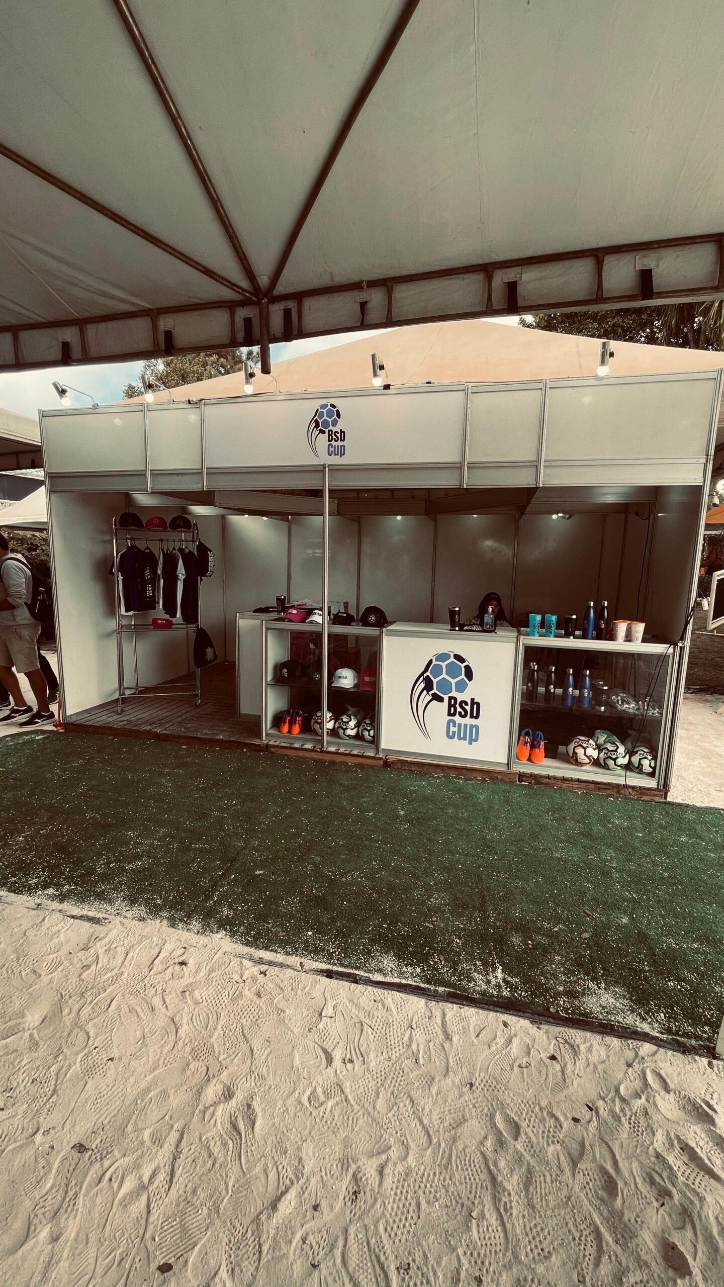 stand-em-octanorm-5x3-com-tablado-de-madeira