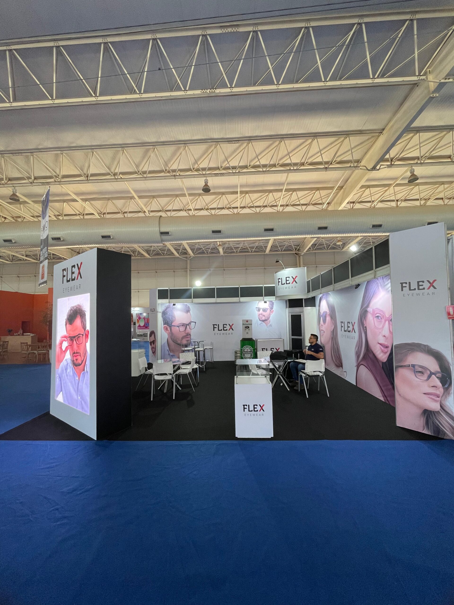 stand-em-octanorm-com-painel-de-led-para-congressos2