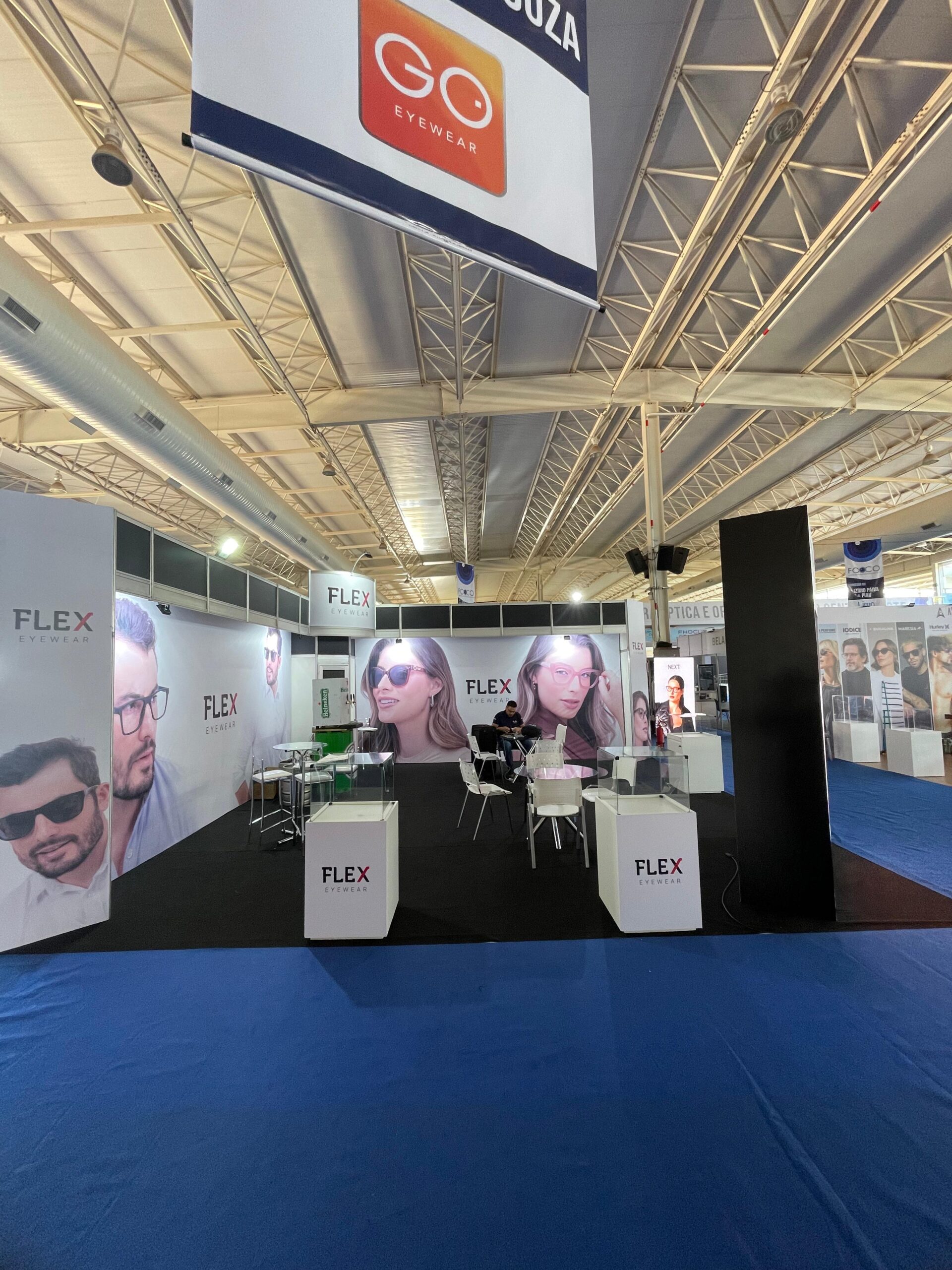 stand-em-octanorm-com-painel-de-led