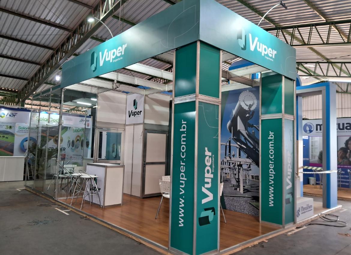 stand-em-octanorm-personalizado-com-sala-de-vidro