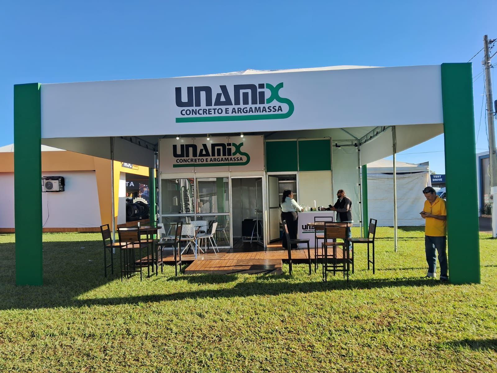 stands-octanorm-para-feira-agro-personalizado