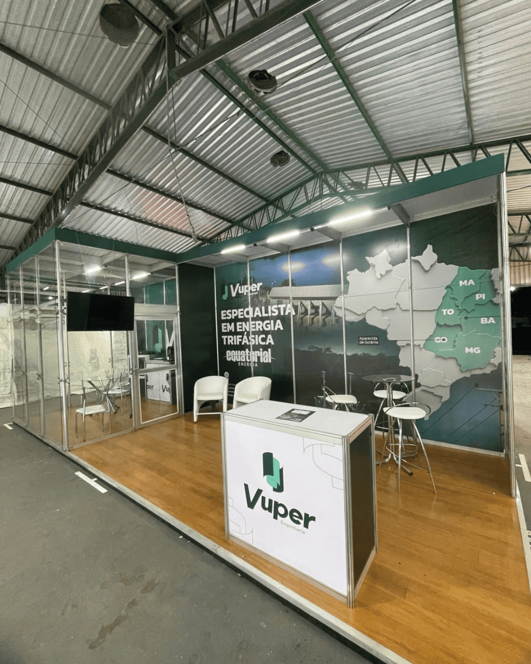stand-8x3-com-sala-de-vidro-evento-agro-tecnoshow