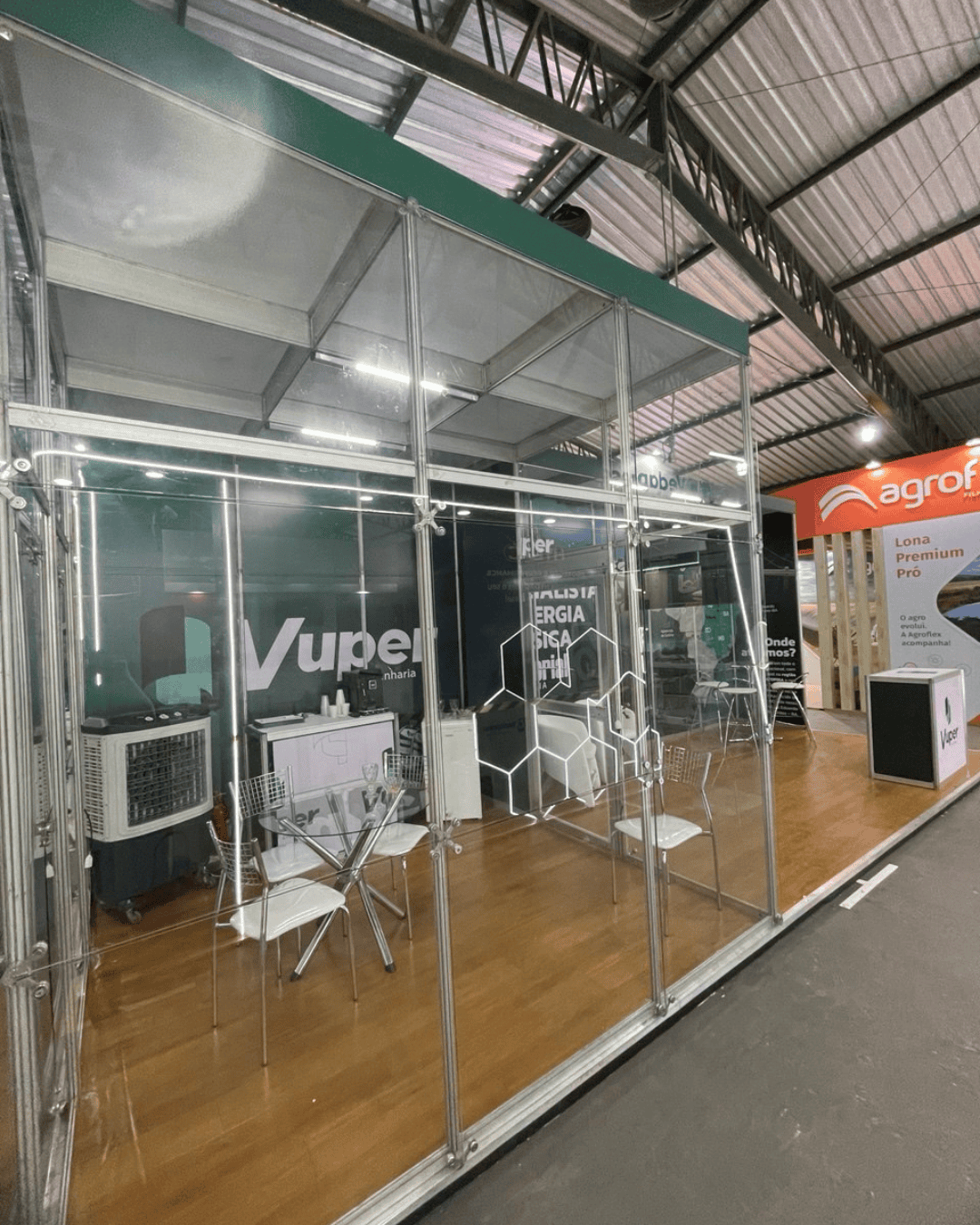 stand-8x3-com-sala-de-vidro-eventoagro-tecnoshow