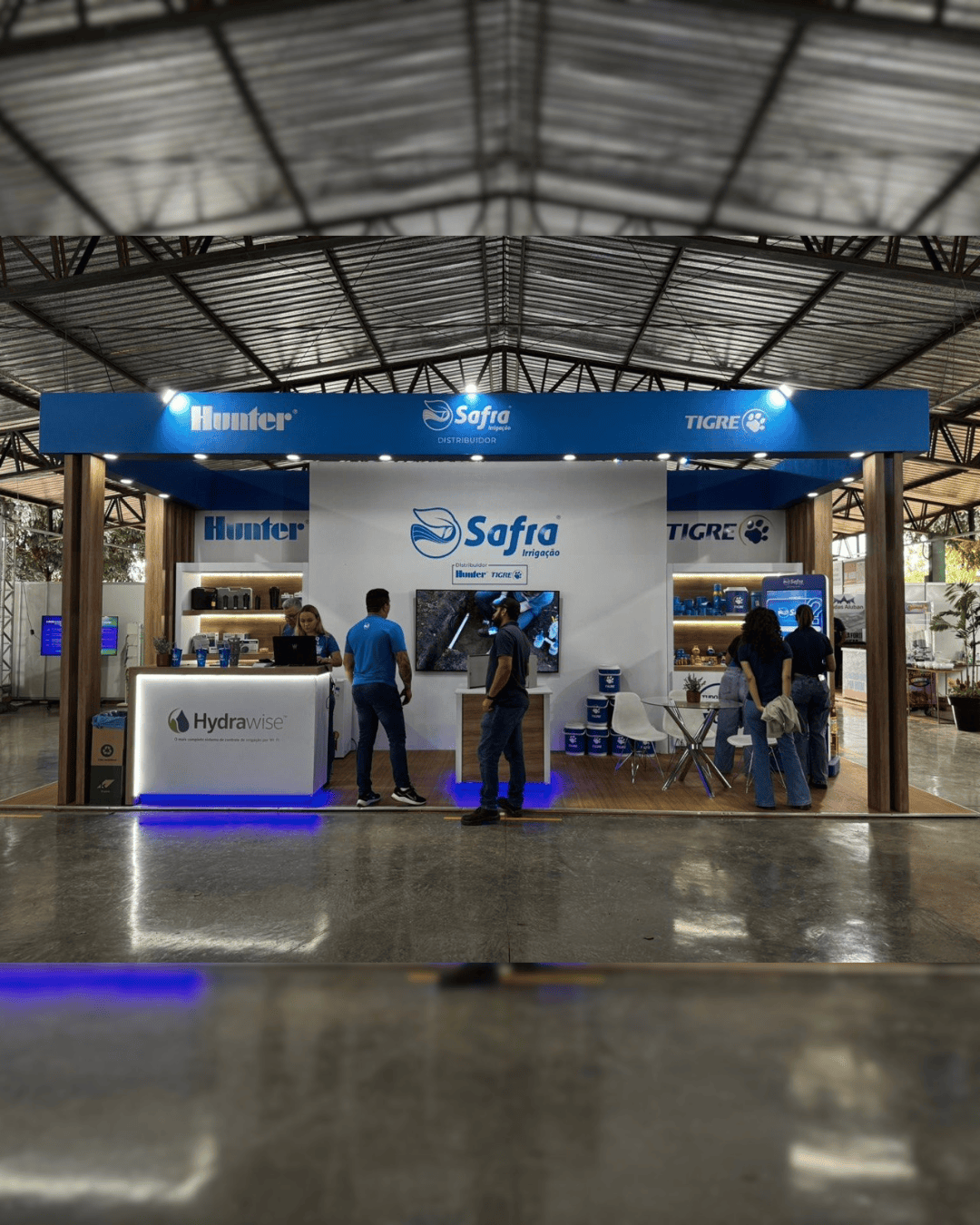 stand-construido-8x3-em-eventoagro-tecnoshow